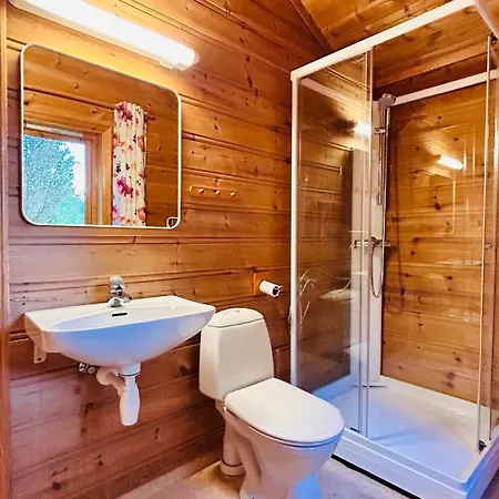 Vakantiehuis Fjordhytte-1 Ist Eine Schoene Huette Bei Am Hardangerfjord Mit Grandiosem Fjordpanorama, 20 Ps Motorboot Mietbar Aenes