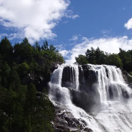 Vakantiehuis Fjordhytte-1 Ist Eine Schoene Huette Bei Am Hardangerfjord Mit Grandiosem Fjordpanorama, 20 Ps Motorboot Mietbar Aenes