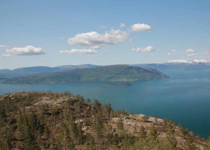 Fjordhytte-1 Ist Eine Schoene Huette Bei Am Hardangerfjord Mit Grandiosem Fjordpanorama, 20 Ps Motorboot Mietbar Aenes