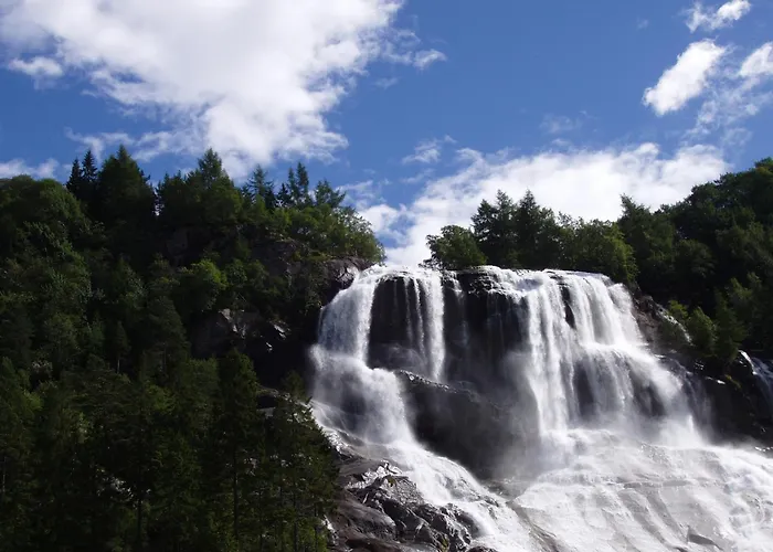 펜션 Fjordhytte-1 Ist Eine Schoene Huette Bei Am Hardangerfjord Mit Grandiosem Fjordpanorama, 20 Ps Motorboot Mietbar Aenes
